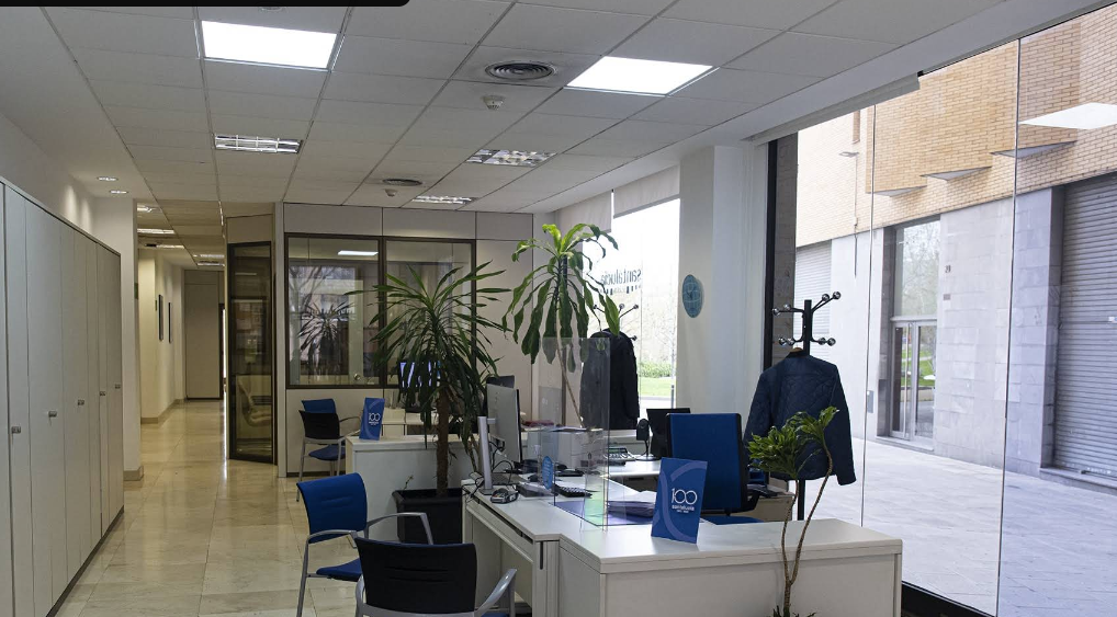Ahmed el khabbaz kasri - Solutions d'Assurance Barcelone — Intérieur